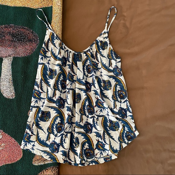 Flowy Blue Floral Sleeveless Top - Picture 2 of 6